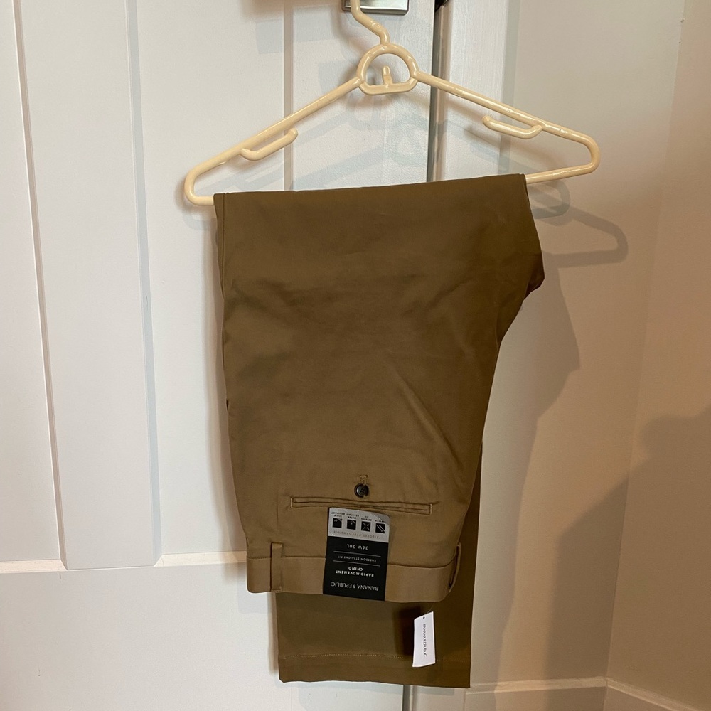 Never worn tag still on Banana Republic mens khaki chinos